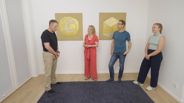 Video: Körperorientierte Interventionen: Körpererfahrung durch Kleidung