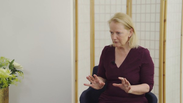 Video: Körperorientierte Interventionen: Freundlichkeit mit sich selbst verkörpern